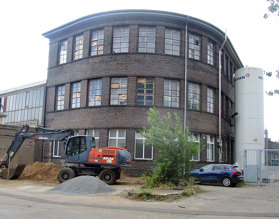 Lößnig von oben  Leipzig-Lößnig mit Stauteich und Rundling